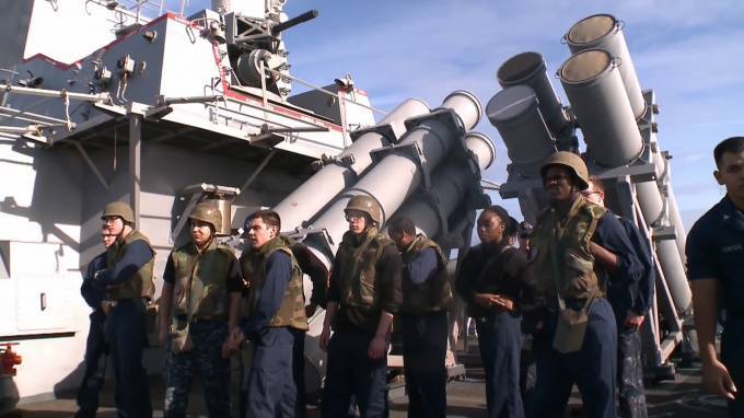 Эсминец ВМС США проследил за "морской активностью" России в Заполярье