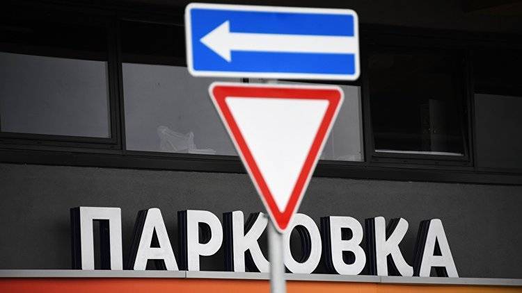 В Севастополе хотят штрафовать за парковку на газонах
