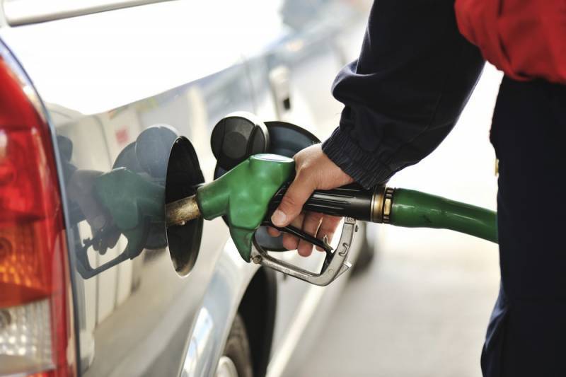 В России серьезно упал спрос на бензин: стали известны причины