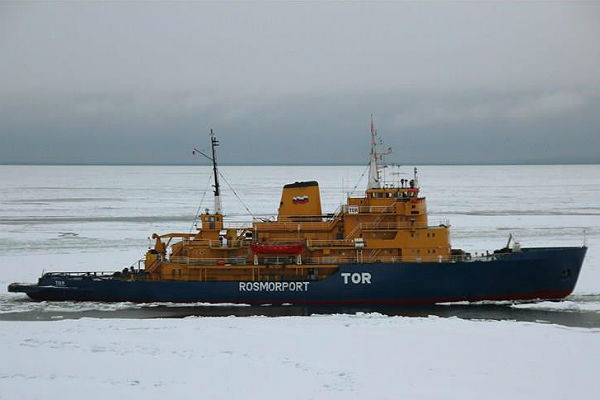 Российский ледокол «Тор» подал сигнал SOS случайно