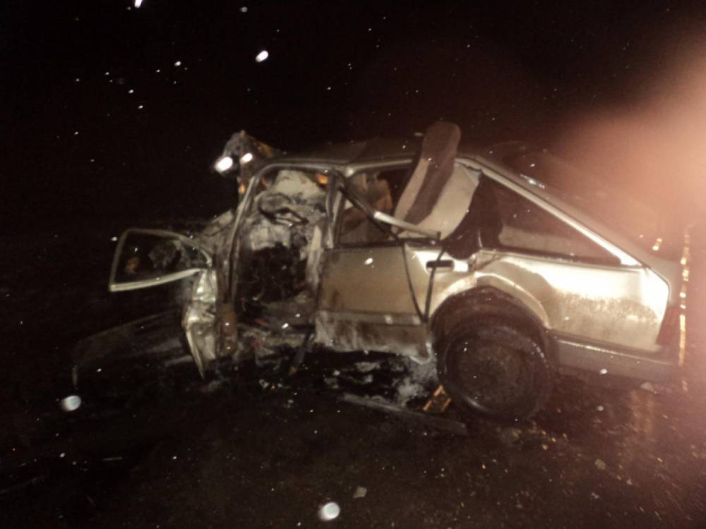 В Архангельске очевидцы потушили горящую в ДТП иномарку и спасли водителя