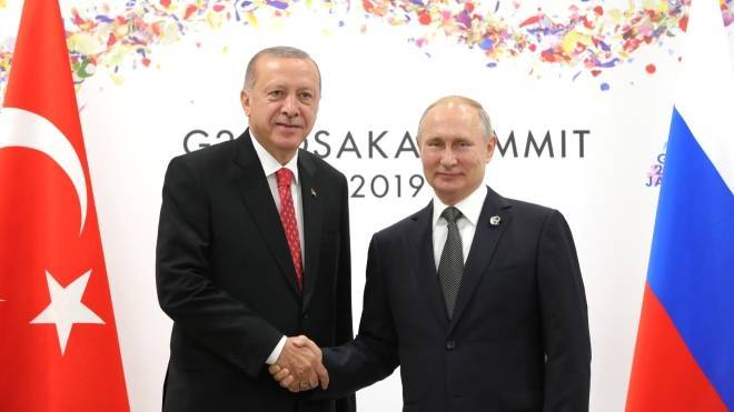 Эрдоган прилетел в Сочи на встречу с Путиным
