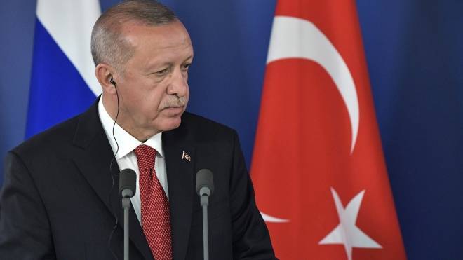 Эрдоган заявил, что 23 октября курды-террористы должны отойти на 30 км от границы с Сирией
