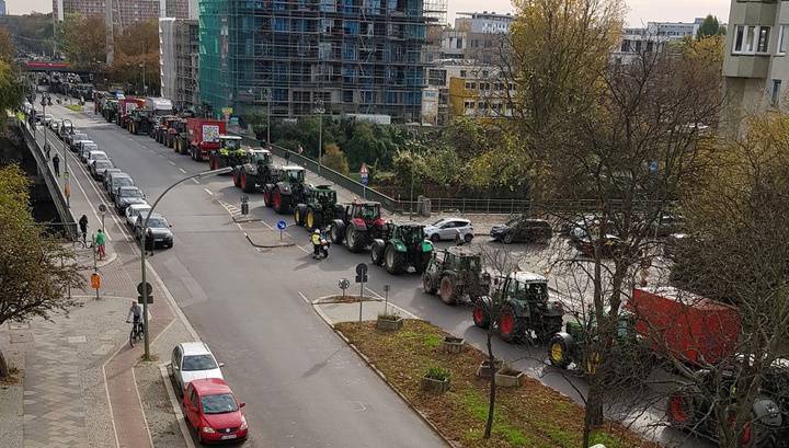 Фермеры блокировали тракторами Берлин, протестуя против планов правительства
