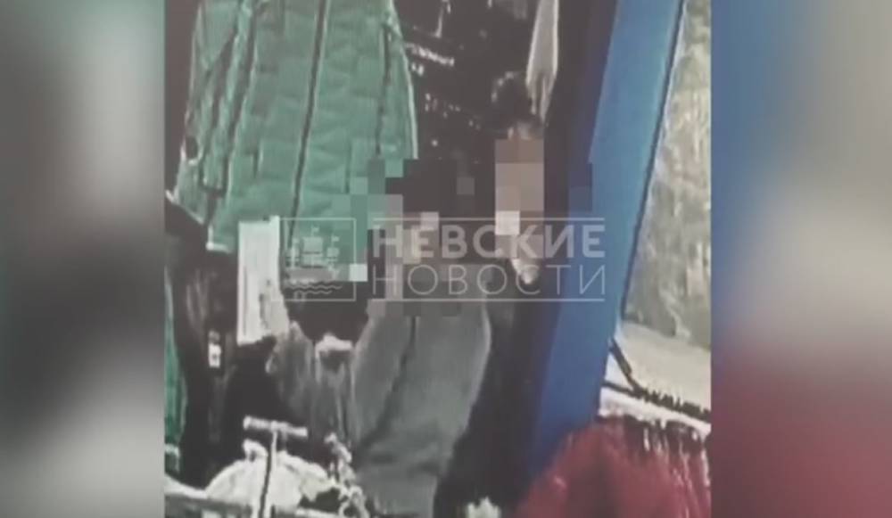 Петербурженку обокрали прямо в раздевалке магазина