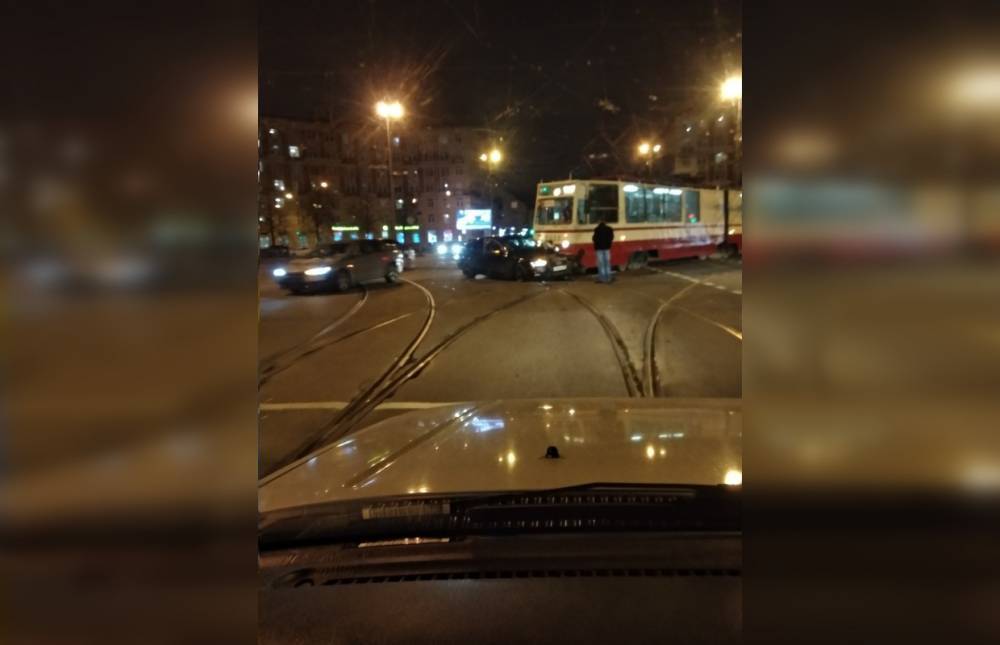 ДТП на Заневской площади в Петербурге стало причиной громадной пробки