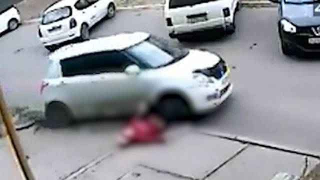 Видео: автомобиль в Ангарске дважды проехался по женщине и скрылся