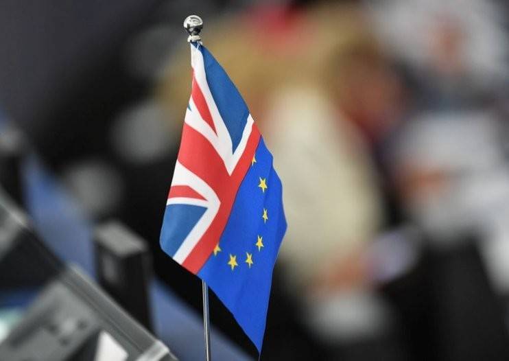 Жан-Клод Юнкер - Глава Еврокомиссии сожалеет о затянувшихся переговорах по Brexit - geo-politica.info - Англия