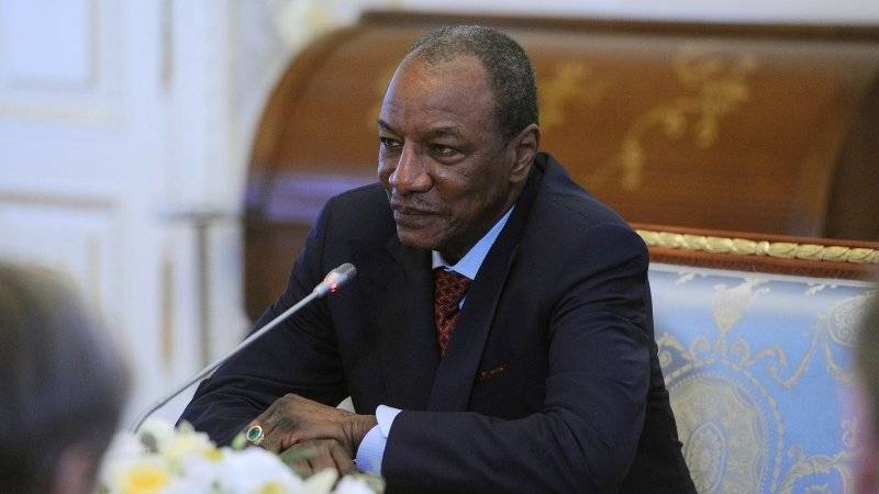 Лидеров африканских стран в Сочи встречают русским караваем с солью
