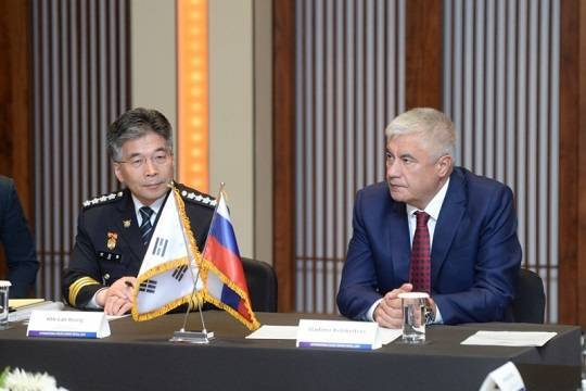 Глава МВД России встретился в Сеуле с южнокорейским коллегой Мин Гап Рёном