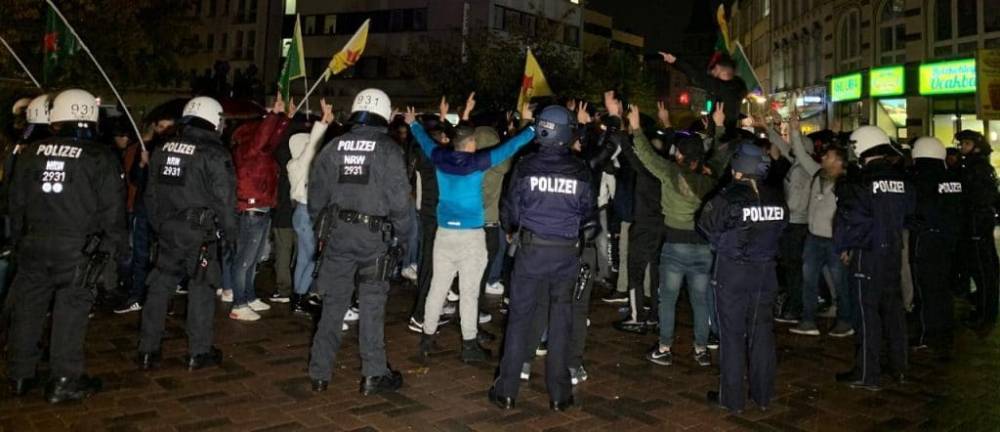 Жестокие столкновения курдов и турок: немецкие улицы превращаются в поле боевых действий