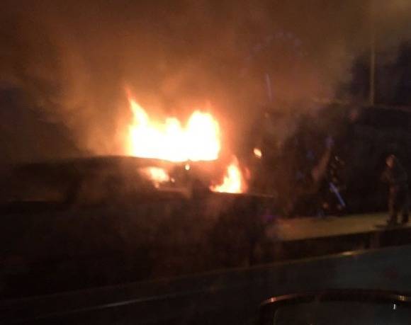 В Челябинске в промзоне сгорел большегрузный автомобиль