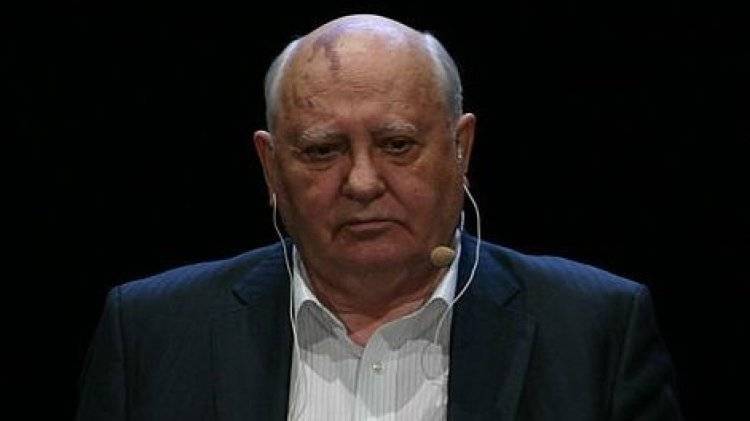 Хасбулатов ответил на заявление Горбачева о победителях в холодной войне
