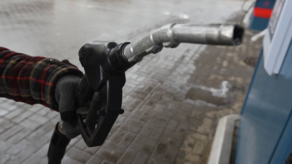 Автоэксперт назвал возможную причину снижения спроса на бензин в России