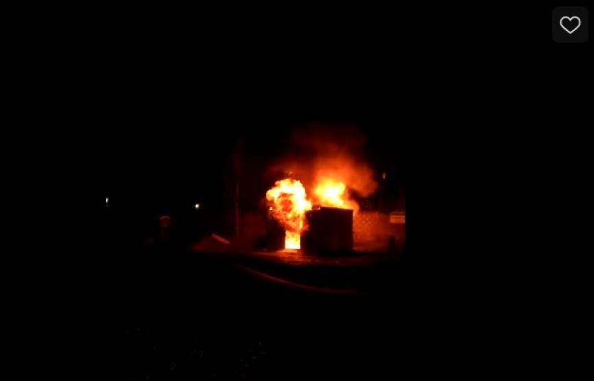 На Рябовском шоссе сгорел строительный вагончик