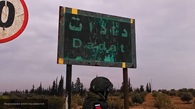 Военная полиция РФ начала патрулирование позиций армии Сирии к северо-востоку от Манбиджа
