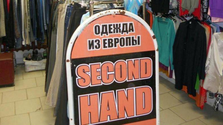 Половина россиян могут позволить себе купить лишь еду и одежду
