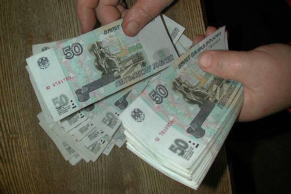 Почти половине россиян хватает денег на еду и одежду – Росстат