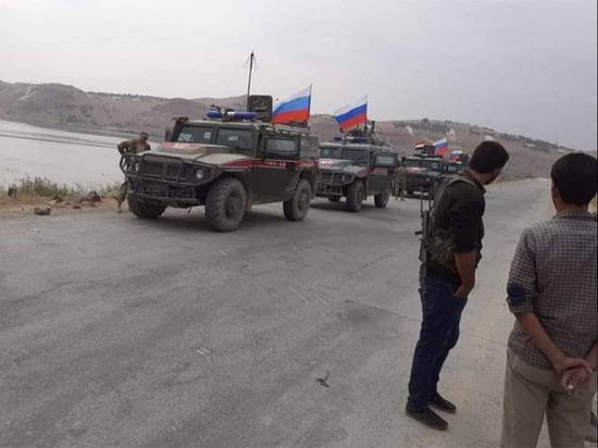 Военная полиция РФ патрулирует позиции армии Сирии вблизи Манбиджа