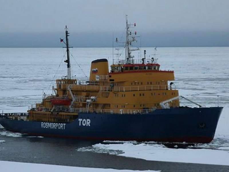 Российский ледокол "Тор" подал сигнал SOS у берегов Норвегии