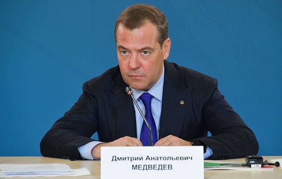 Медведев заявил о том, что более 50 вузов тестируют онлайн-прием документов абитуриентов