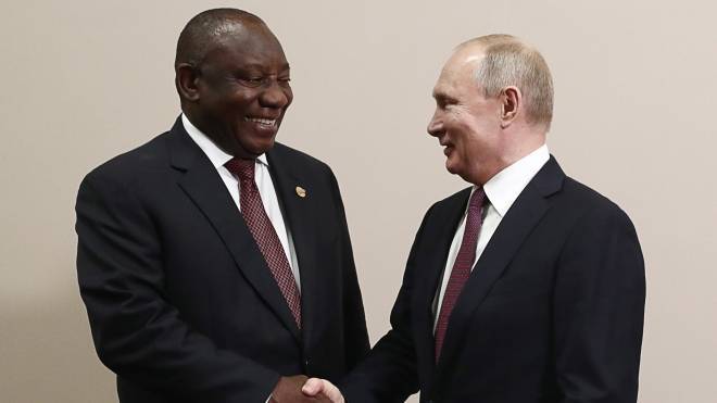 Путин рассчитывает встретиться с главой ЮАР на саммитах БРИКС