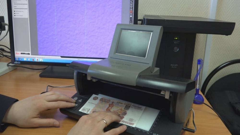Псковская полиция предупреждает о фальшивых долларах и пятитысячных купюрах