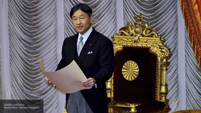 Жители Японии оценили интронизацию императора Нарухито
