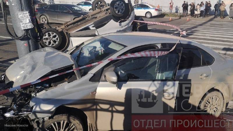 Опубликовано видео с места жесткой аварии на Обводном канале в Петербурге