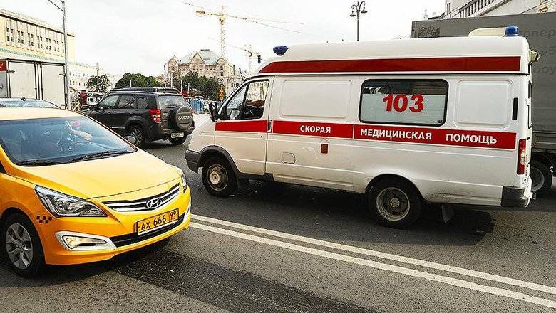 Московский таксист набросился с ножом на водителя скорой помощи