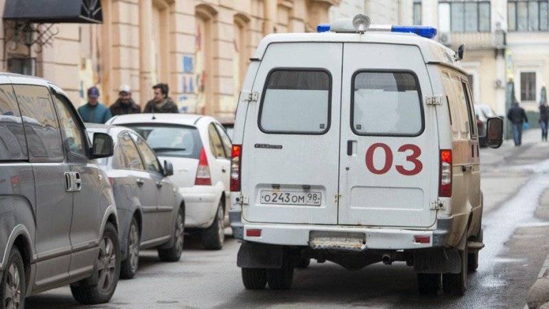 Шесть человек пострадали при выезде автомобиля на переход в Петербурге