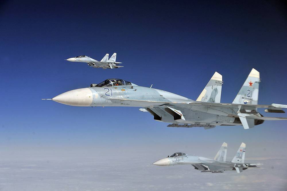 Российский Су-27 отогнал отрабатывающий удар по Крыму самолет США