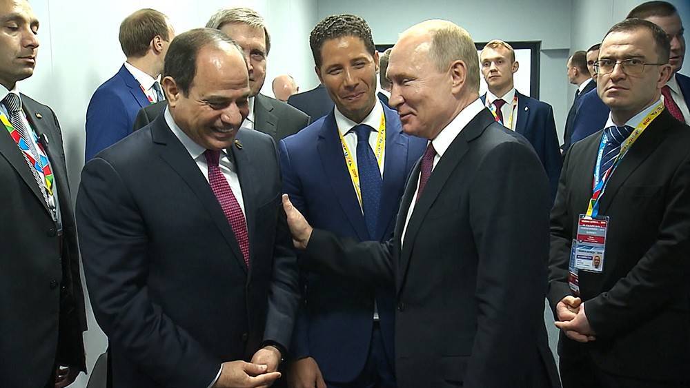 "Очень модный человек": Путин подшутил над президентом Египта