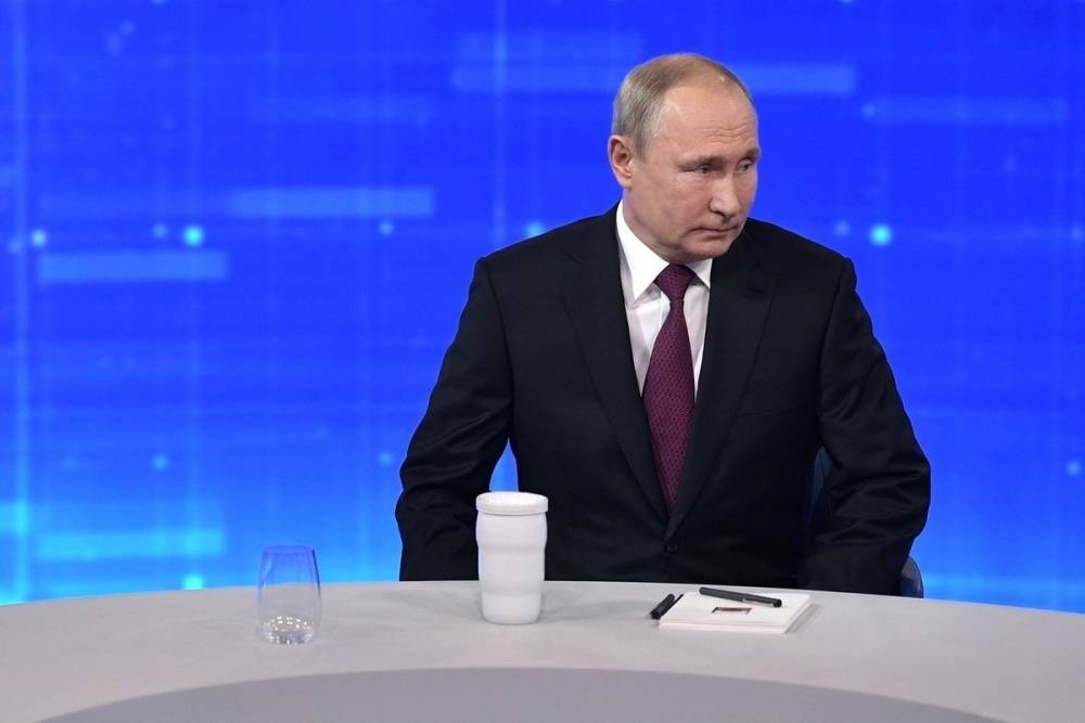 Визитку Путина времен работы в Петербурге выставили за 2 млн рублей