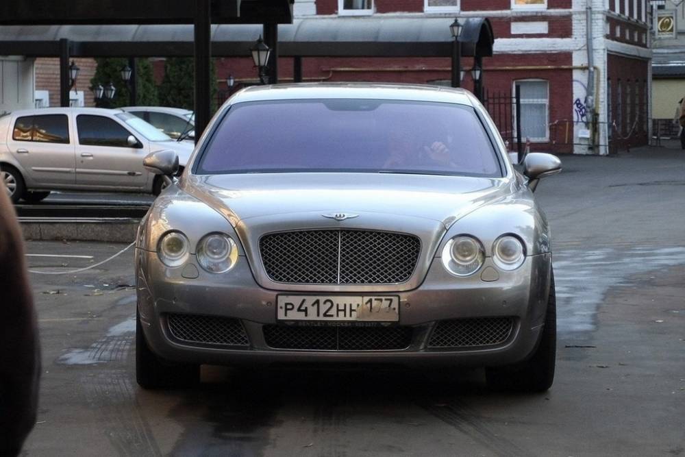 Новосибирцу начислили налог в 273 тысячи рублей из-за Bentley
