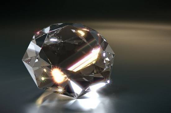 Трутнев выступил за введение обязательной маркировки искусственных алмазов