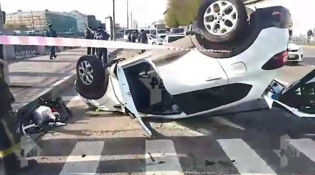 Видео с места аварии, где авто наехало на пешеходов в Петербурге