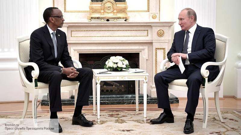 Путин на полях форума «Россия – Африка» поздравил с днем рождения главу Руанды