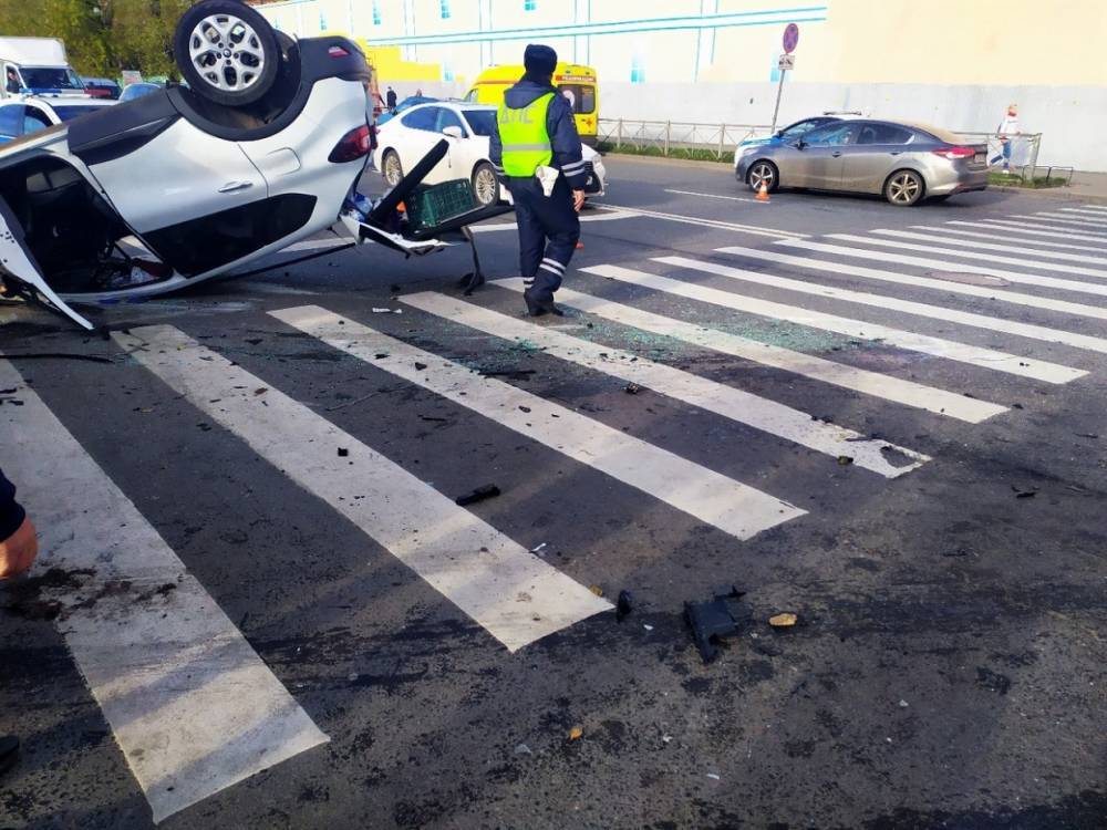 Стал известнен список пострадавших в ДТП с перевернувшимся Renault на Лермонтовском
