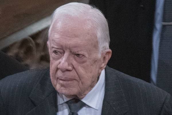 Бывший президент США Картер попал в больницу с переломом таза