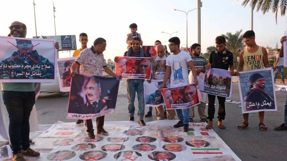 Ливийцы в Бенгази митингуют против боевиков ПНС, захвативших Триполи