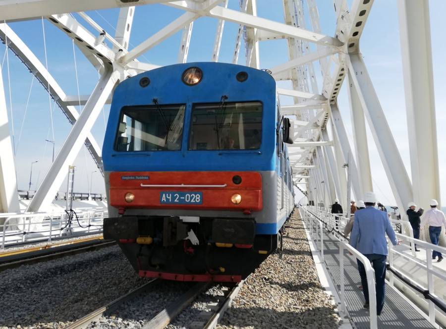 Крымский мост протестировали запуском составов с тепловозами