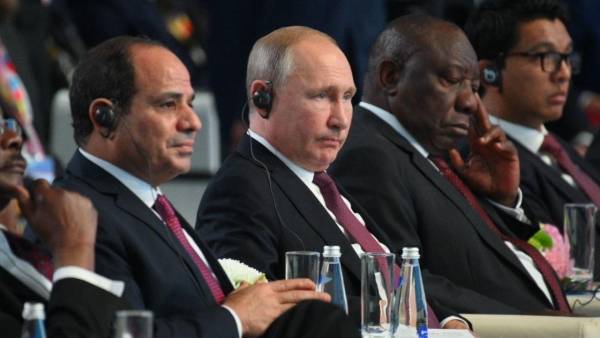 Путин пригласил президента ЮАР на День Победы в Россию