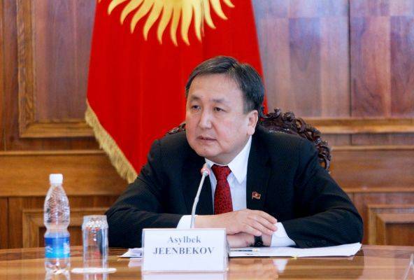 Президента Киргизии могут отстранить от должности из-за его брата