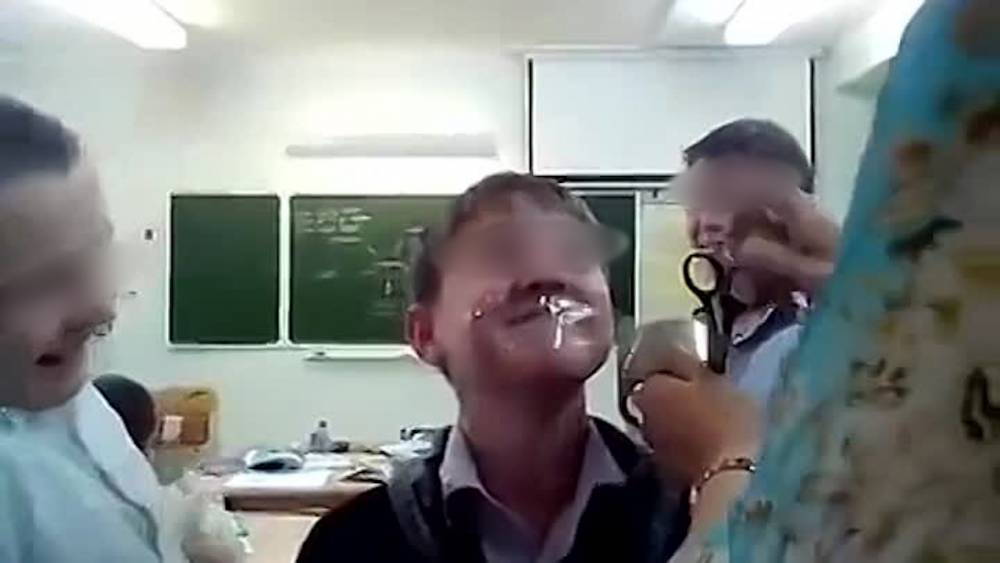 В Татарстане проверят школу, где детям заклеивали скотчем рты