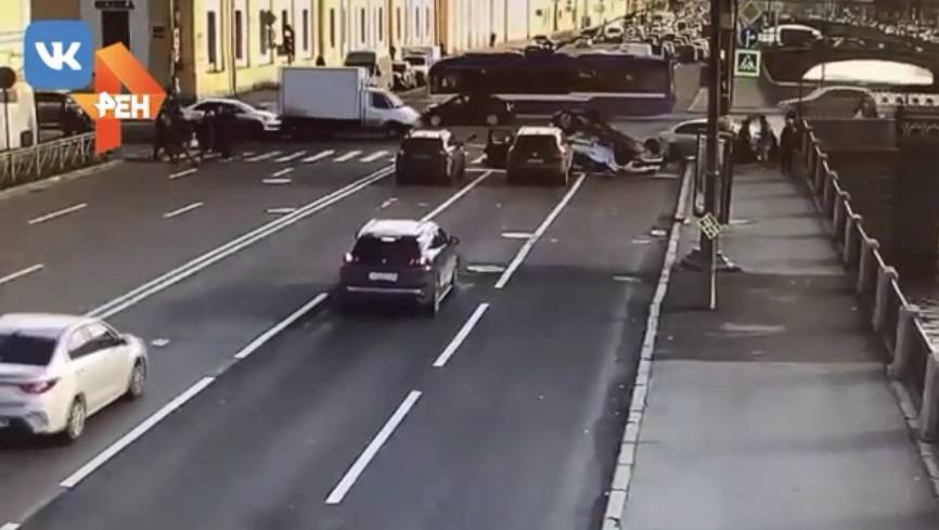 В Сети появилось новое видео наезда авто на пешеходов в Петербурге