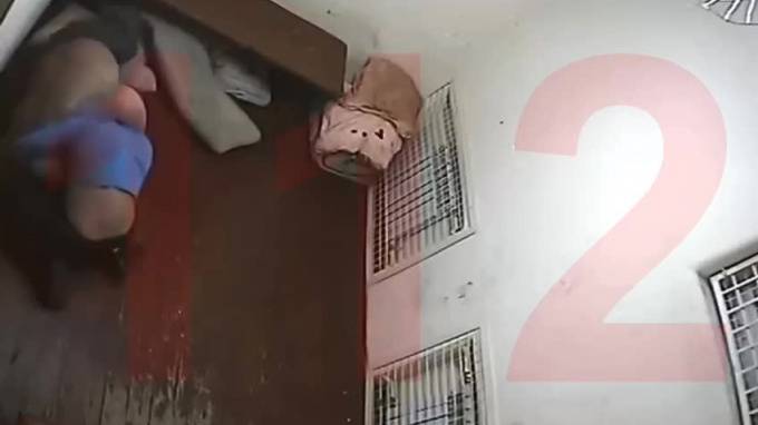Опубликовано видео из камеры, где устроил дебош задержанный, который сварился заживо