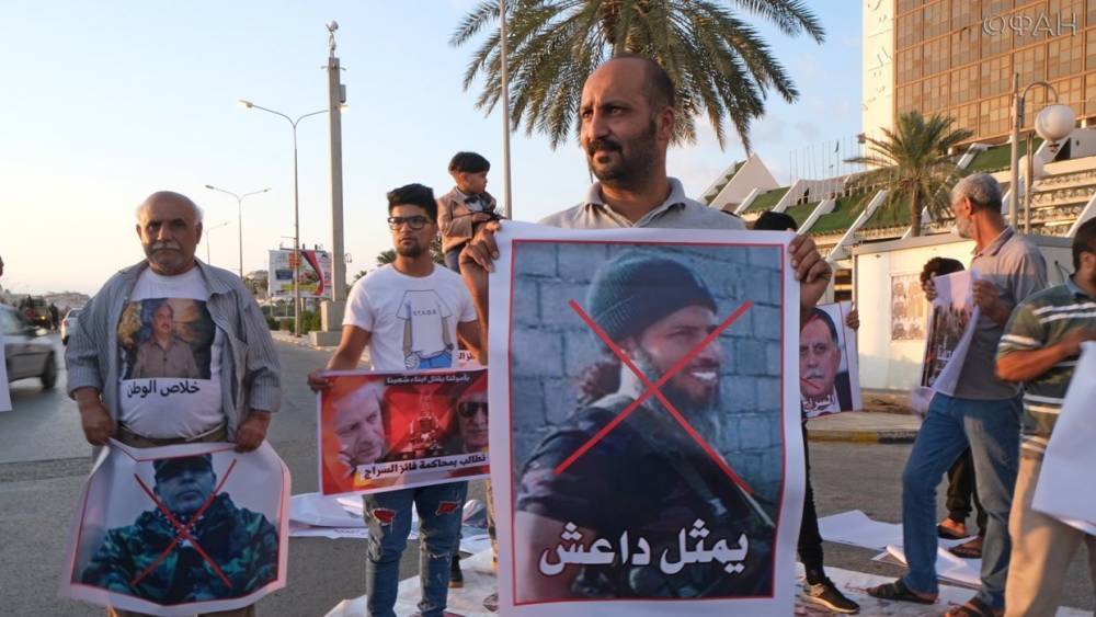 Жители Бенгази просят Хафтара спасти Триполи от террористов ПНС во главе с Сарраджем