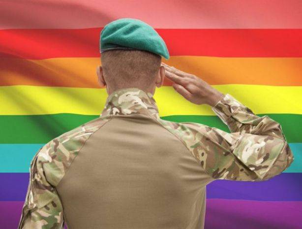Жители страны-члена НАТО избили двух американских военных-гомосексуалистов