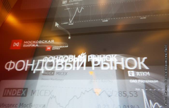 Рынок акций РФ вырос за счет беспричинного ралли "Сургутнефтегаза"